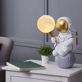 Креативна настолна лампа Astronaut Led G9 за прикроватной нощни шкафчета в спалнята, настолни лампи за всекидневна, индивидуален декор на стая, лампа