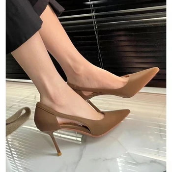 Новост лятото 2023 г. обикновена дамски обувки на висок ток от мека кожата на тънък ток, с остри пръсти Удобна пола Плитки дамски обувки